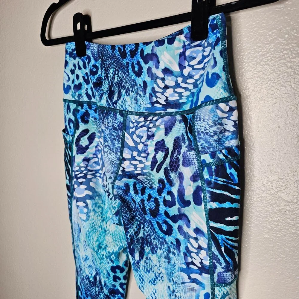 Constantly Varied Gear XS Wild Thing Blue Animal Print Leggings Pockets - Picture 7 of 10